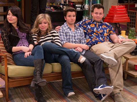 After months of teasing, paramount+ has debuted the new. Picture of Miranda Cosgrove in iCarly - TI4U1380906062.jpg ...