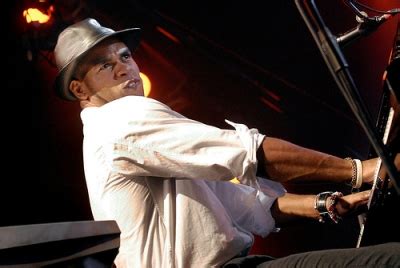 He mixes jazz with global influences, especially from africa, and yo is. Guanaroca del Sur: Roberto Fonseca, mi "Yo" al desnudo