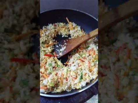 Jika ingin terasa lebih gurih, maka. Cara Membuat Resepi Nasi Goreng Telur Masin Sedap - Ragam ...