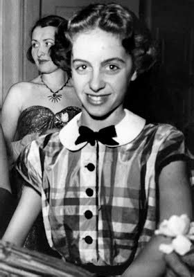 La scoperta del fattore di accrescimento nervoso, per cui ha ricevuto la prestigiosa onorificenza, non ha ancora trovato una. Enroque de ciencia: Rita Levi-Montalcini. Una mujer ...