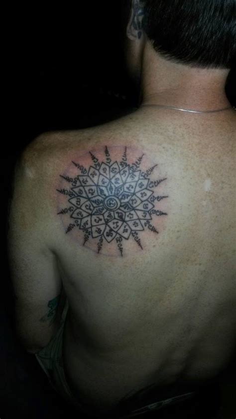 Người dân khmer ở khu vực đông nam á tin rằng những hình xăm này có sức mỗi hình tattoo khmer mang một ý nghĩa riêng và được cho là sở hữu siêu năng lực đặc biệt. Khám phá bí mật ẩn giấu bên trong những hình xăm Khmer ...