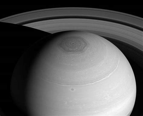 Ritka felvétel a nyolcvanas évek második felének egyik legfontosabb hazai alternatív együtteséről. Viszonylag fiatalok lehetnek a Szaturnusz gyűrűi a Cassini ...