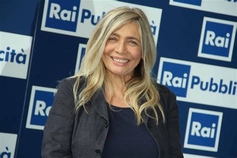 © benvenuti nella pagina fan di mara venier. Mara Venier lascia La Vita in Diretta: Grazie Lamberto ...