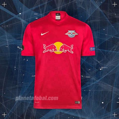 The strip, which consists of a white shirt with navy trim and camouflage. Europa League Trikot del Red Bull Salzburg 2016/17