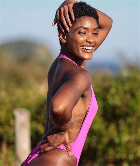 Erika januza is an actress, known for amor de mãe (2019), em família (2014) and o outro lado do paraíso (2017). Erika Januza chama atenção para marca de nascença em foto ...