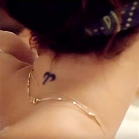 Jesse james tattoo, berkeley, california. Jessie James Decker Zodiac Sign Neck Tattoo | Steal Her Style