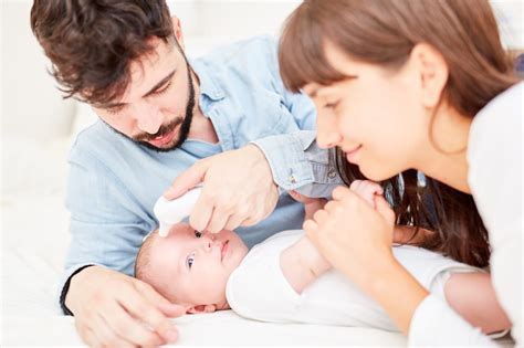 Oder doch nur erhöhte temperatur? Fieber bei Babys - Wann sollten Sie reagieren ...