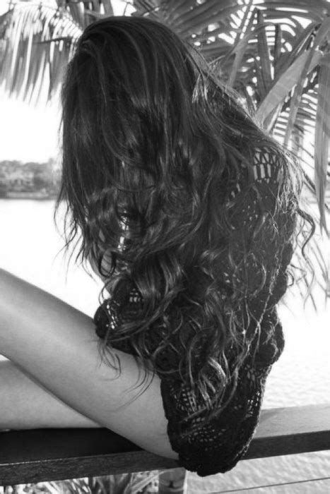 Wavy hair can look very chic with the right hairstyle. long wavy hair on Tumblr