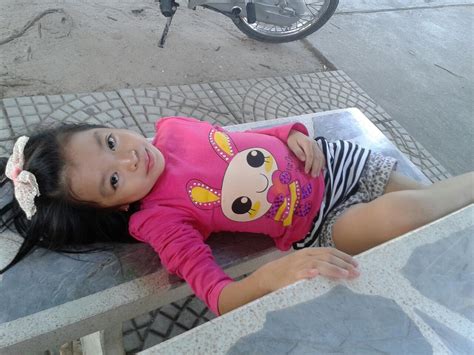 Umurnya hampir sama seperti bunda. KUMPULAN PHOTO GADIS CILIK: Anak SD Thailand