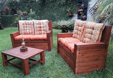 This diy pallet garden furniture set is just a beautiful example to consider about the recycling of pallets or those of rectangular wooden shipping skids! Wooden Pallet Garden Furniture with Storage | Wood Pallet ...