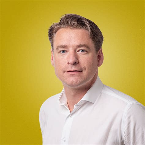 Erik dijkstra (glanerbrug, 9 maart 1977) is een nederlands journalist en presentator. Erik Dijkstra - P5COM