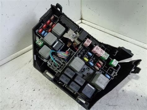 Remove cover using a coin or small screwdriver and turning 90 degrees. 2004 Land Rover Freelander Fuse Box