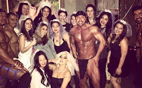 Party girls blowing male strippers 11. Lady Gaga se divierte con 'strippers' en despedida de ...