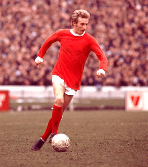 His career as a football player began at second division huddersfield. Craque Imortal - Denis Law - Imortais do Futebol