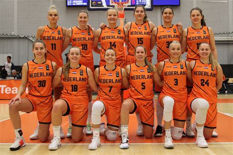 International pro basketball player chatilla van grinsven has been playing for the dutch national team for over a decade, while maintaining . Activistische Oranjeleeuwin Chatilla van Grinsven: 'Ben er ...