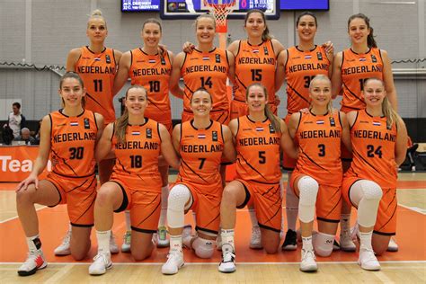 Chatilla van grinsven (born 23 february 1991) is a dutch female professional basketball player. Activistische Oranjeleeuwin Chatilla van Grinsven: 'Ben er ...