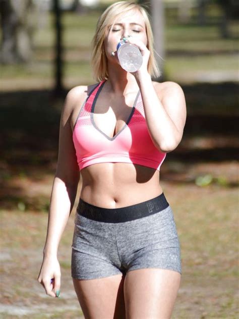 This holds true for workout pants as well as for blue jeans. Gorgeous Babes With Camel Toes - Page 24 of 29 - Djuff