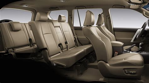 Bold, contemporary design on the outside, complimented by luxurious and practical touches inside means you'll always ride in style. 2018 Toyota Land Cruiser Prado Has Got A Refresh Look - AutocarWeek.com
