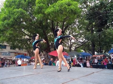 Comienza con actividad energizante que estas haciendo?, luego actividad de los actividades. Digital Guerrero | Presenta Cultura Municipal actividades recreativas en el Zócalo de Acapulco