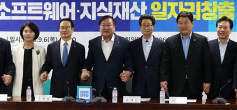 윤석열 검찰총장이 지난 10월22일 국회 법제사법위원회의 대검찰청에 대한 국정감사에서 의원 질의에 답변하고 있다. 당정 "충북 오송ㆍ대구 신약개발 인프라 고도화"