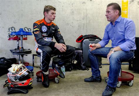 The younger verstappen has conceded he has enjoyed being able to dish out some coaching in retaliation to his junior formula days. Max Verstappen: Ohne Führerschein in die Formel 1