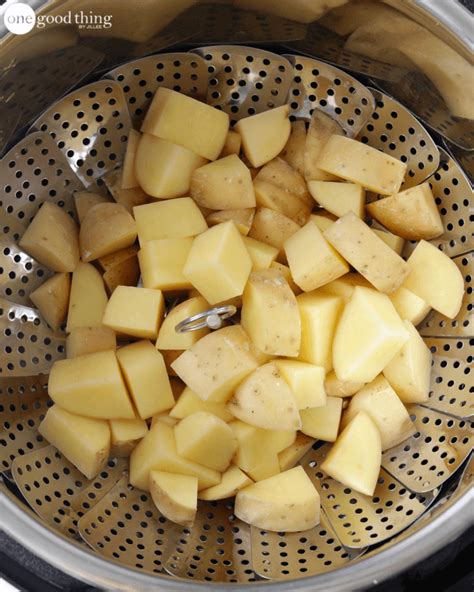 Close instant pot and allow to pressurize and cook. 3 Easy Ways To Make Delicious Potatoes In An Instant Pot ...