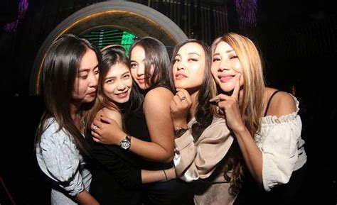 What makes the emerson a great place to meet rich single melbourne men, is it's three levels of different speeds. Best Places To Meet Girls In Makassar & Dating Guide ...