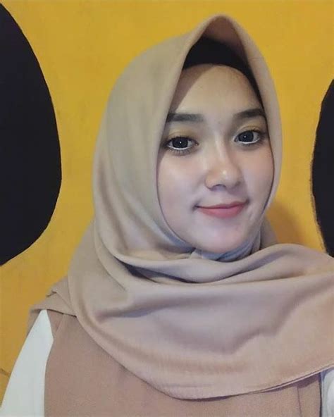 Siapa sih selebgram indonesia favorit kamu? Cute Beautiful Hijaber Selebgram di 2020 (Dengan gambar ...
