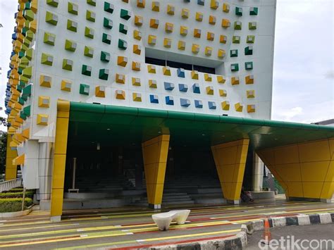 Tabung pemberhentian pekerja sebuah tabung untuk pekerja yang ditindas oleh majikan tanpa memberi wang pampasan kepada pekerjanya. Aroma Pungli dan Pemberhentian Pekerja di Gedung Kreatif ...