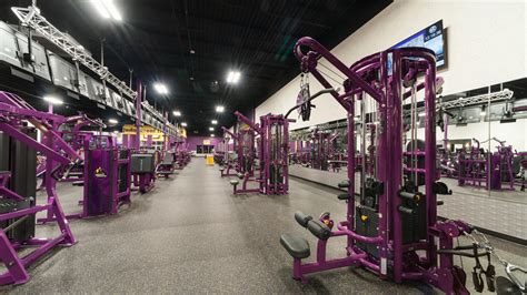 A booth that uses red light therapy bulbs (no harmful) combined. Gym in Ashtabula, OH | 3315 N Ridge Rd East | Planet Fitness