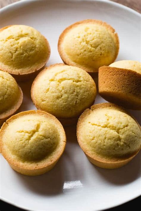 Our test kitchen's best cornbread recipe is fluffy, buttery, just sweet enough, and so quick to come together. Corn Bread Made With Corn Grits Recipe / The Best Vegan ...