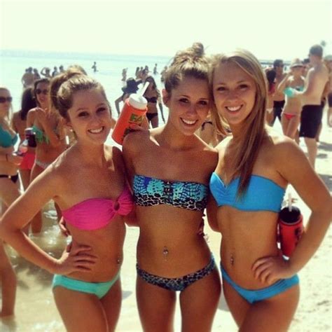 Homemade scenes show real passion between couples at xhamster. College Girls Know How To Look Hot And Have Fun (39 pics)