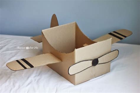 Karton flugzeugmodelle als bastelbogen zum downloaden. Cardboard Box Plane | Karton flugzeug, Karton basteln ...