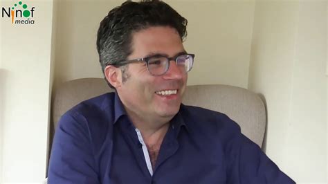 De mens achter prof. dr. Steven Van Gucht - YouTube