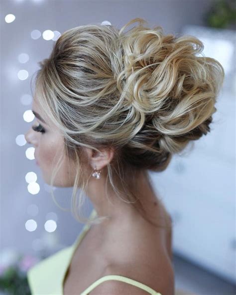 This thin hair accessory adds a whole dimension to the lovely hair updo. Hairstyles To Save Your Thin hair