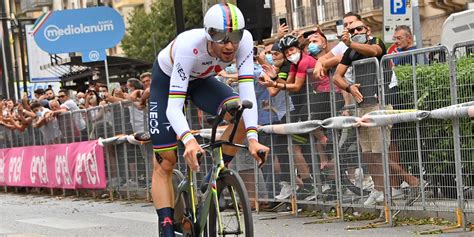 Cor vosdespite a puncture, filippo ganna storms to victory in the milano itt on the giro's the last day of action. Giro d'Italia: Filippo Ganna rózsaszínben az első szakasz ...