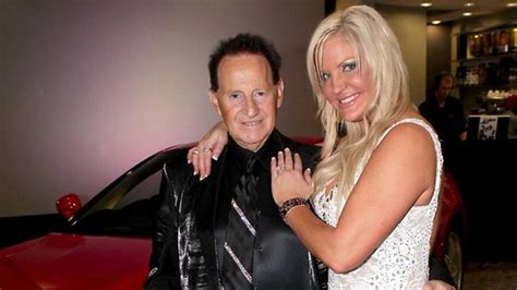 Geoffrey edelsten ile ilgili 1 haber listeleniyor. Geoffrey Edelsten's love child wasn't a shock to Brynne