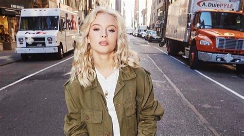 Zara maria larsson (/ˈzɑːrə ˈlɑːrsən/, swedish: Zara Larsson: "Ein Star bin ich nur auf der Bühne"