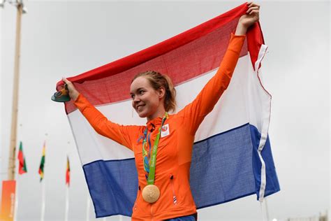 Castalla antes de disputar el esprint. Zwolse Anna van der Breggen wint brons in tijdrit | Foto ...