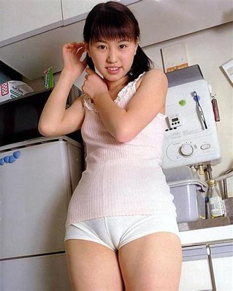 Japanese amateur teen short pants and camel toe. Cameltoe girls