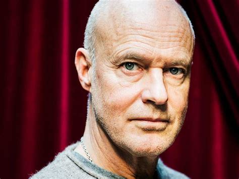 He participates in stjärnorna på slottet in season 10 which is broadcast on svt. Stefan Sauk | Aftonbladet