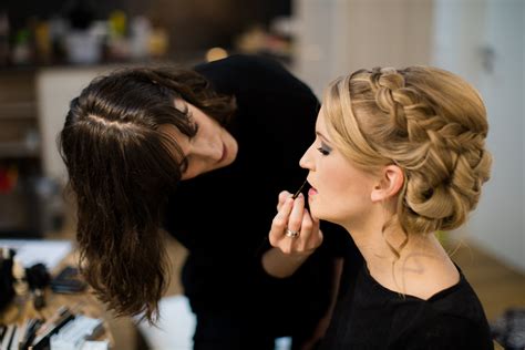 Neben den aktuellen brautkleider kollektionen und trends findet ihr hier die besten designer, brautmodeläden und tipps für euer. Winterhochzeit am Schliersee mit Feier im Hasenörl Hof