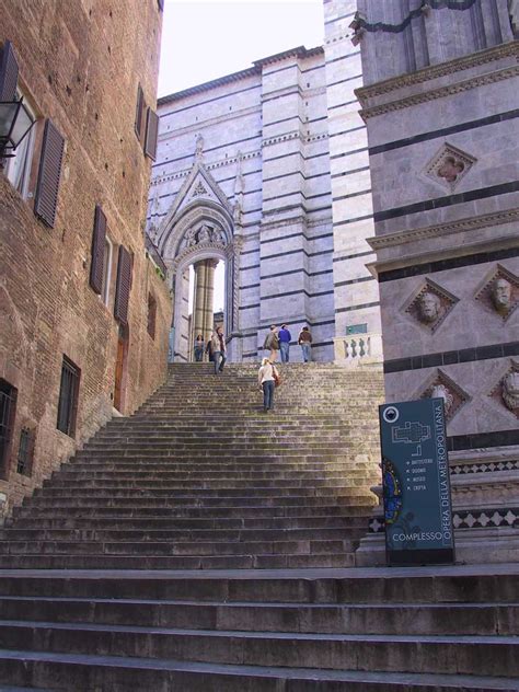 This church is indissolubly linked to the history of the archconfraternity of siena in rome, to which it still belongs. SANTA CATERINA DA SIENA, patrona d'Italia e d'Europa