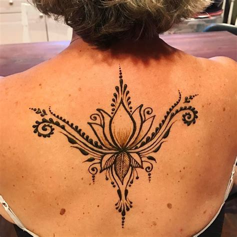 Just like other hand tattoos, henna finger tattoos will be fully visible at all times. Back Lotus | Face painting, Henna artist, Flower tattoo