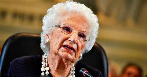 Il centrodestra vuole conferire la cittadinanza onoraria alla senatrice a vita liliana segre. Liliana Segre: "Io non perdono e non dimentico, ma non ...