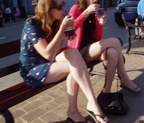 Crossed legs in public #candidlegs #crossedlegs сексуальные ножки #antoine969. Crossed Legs Wallhere - Fille S'asseyant Sur Le Banc En ...