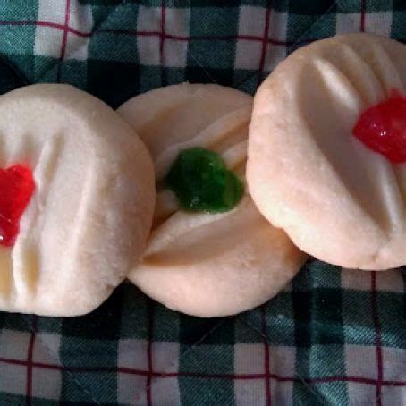 These are round cookies sandwiched with jam and topped off with a delicious icing and a cherry. Grandma's Shortbread Cookies Recipe - (4.5/5)