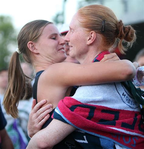 Greet minnen (wta 119) heeft zich dan weer wel voor het eerst in haar carrière geplaatst voor de tweede ronde van een groot tornooi. Zo beleeft de partner van Alison Van Uytvanck het succes ...