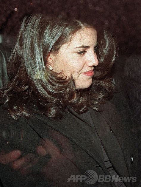 Monica lewinsky is a former white house intern who is infamously known for having 'an illicit physical relationship' with the then american president bill clinton. モニカ・ルインスキーさんが沈黙破る、大統領との不倫で長編エッセー 写真1枚 国際ニュース：AFPBB News