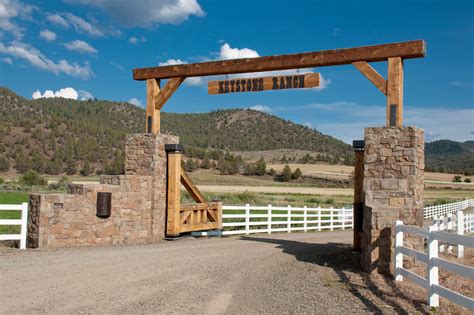 Creekside homes oregon your home is an extension of who you are and your home should fit your lifestyle. Keystone Ranch Gate | Brasada Ranch Style Homes - Rustic ...